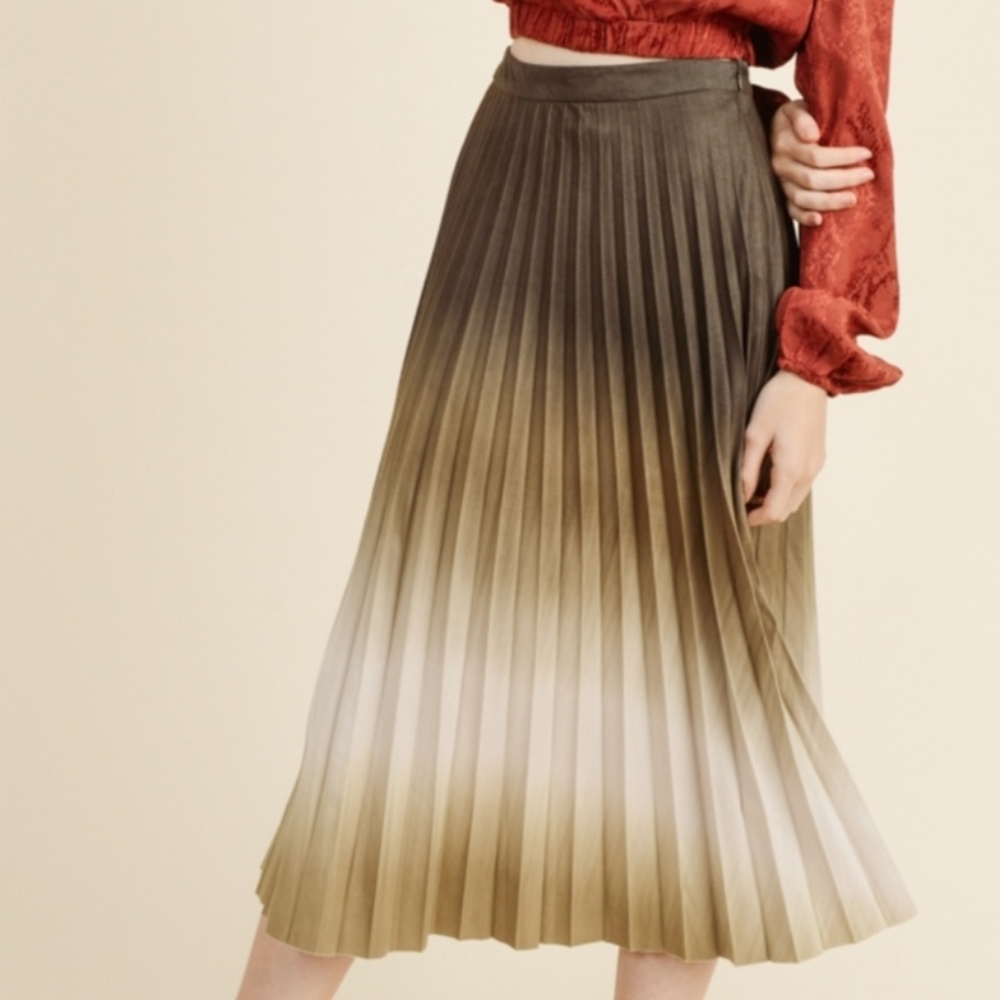 Pleated skirt